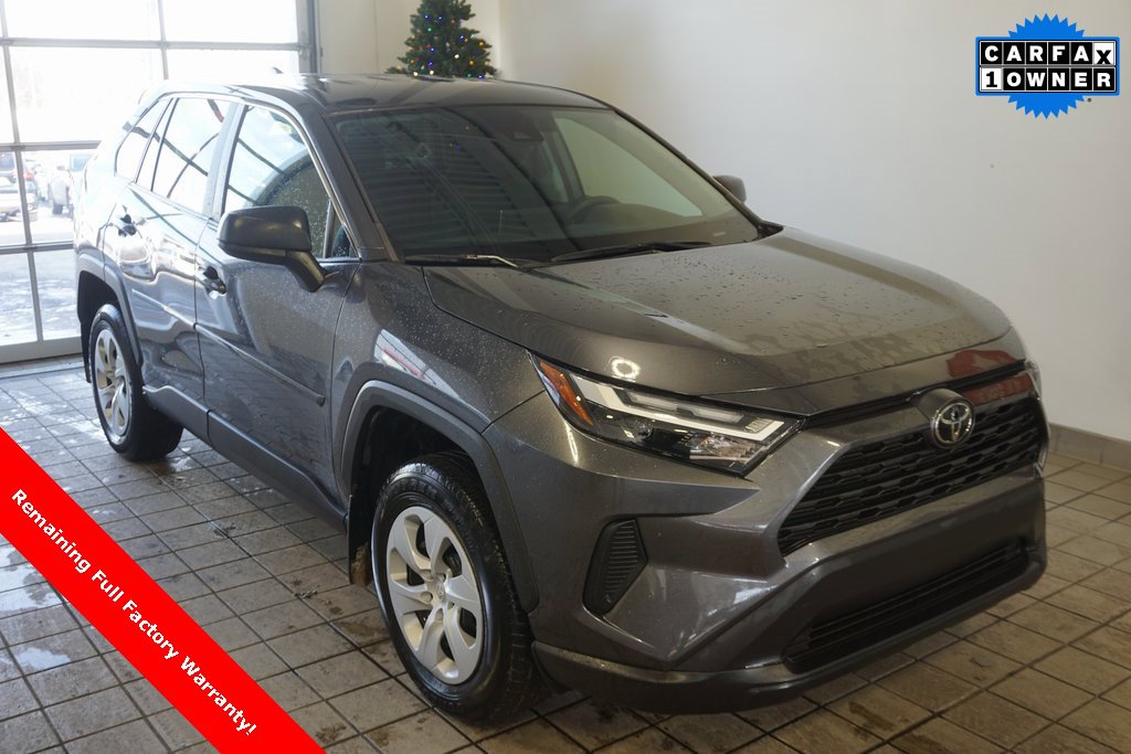 2025 Toyota RAV4 LE's photo