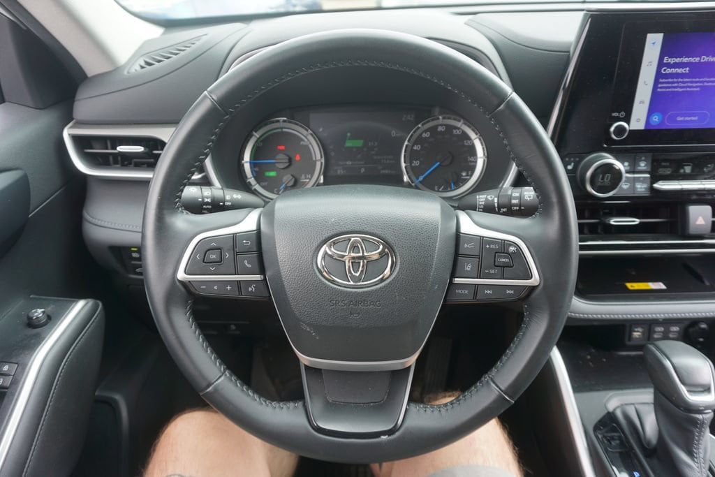 Used 2023 Toyota Highlander Hybrid XLE SUV