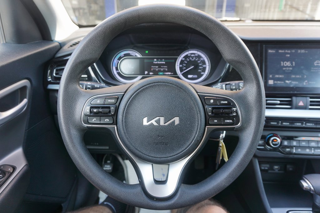 2022 Kia Niro LX photo 3
