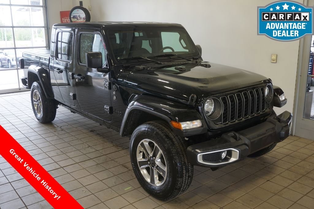 2024 Jeep Gladiator Sport S's photo