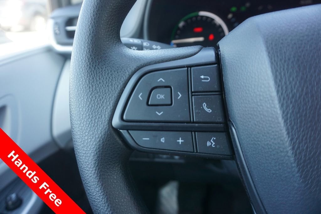 Used 2025 Toyota Sienna LE 8 Passenger Van Passenger Van