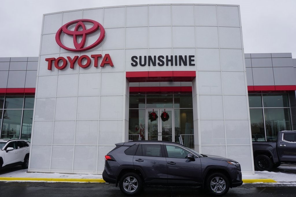 2025 Toyota RAV4 XLE's photo