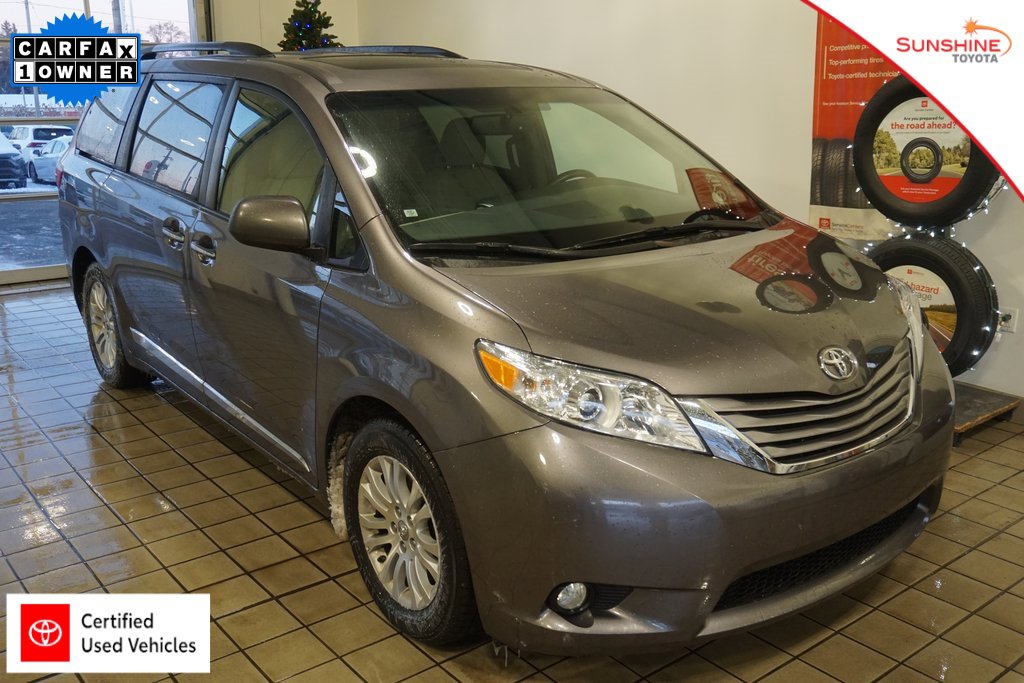 2017 Toyota Sienna XLE's photo