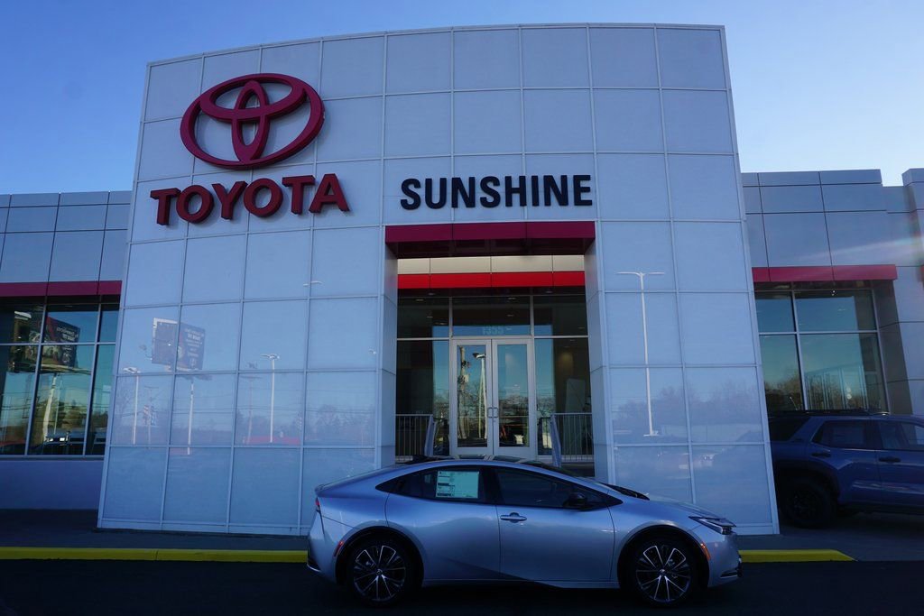2026 Toyota Prius XLE FWD's photo