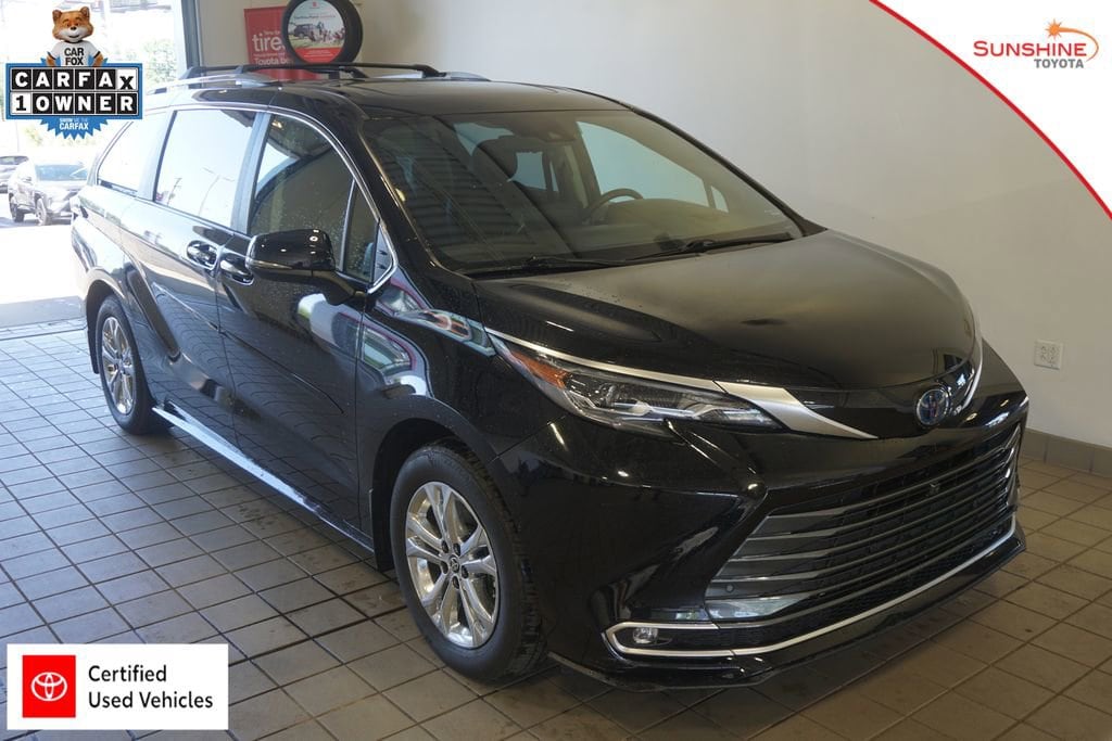 2024 Toyota Sienna Platinum 7-Passenger Hybrid AWD's photo