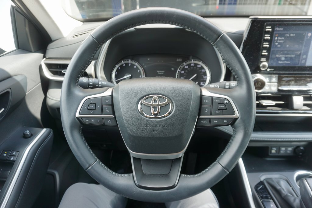 2022 Toyota Highlander XLE photo 3