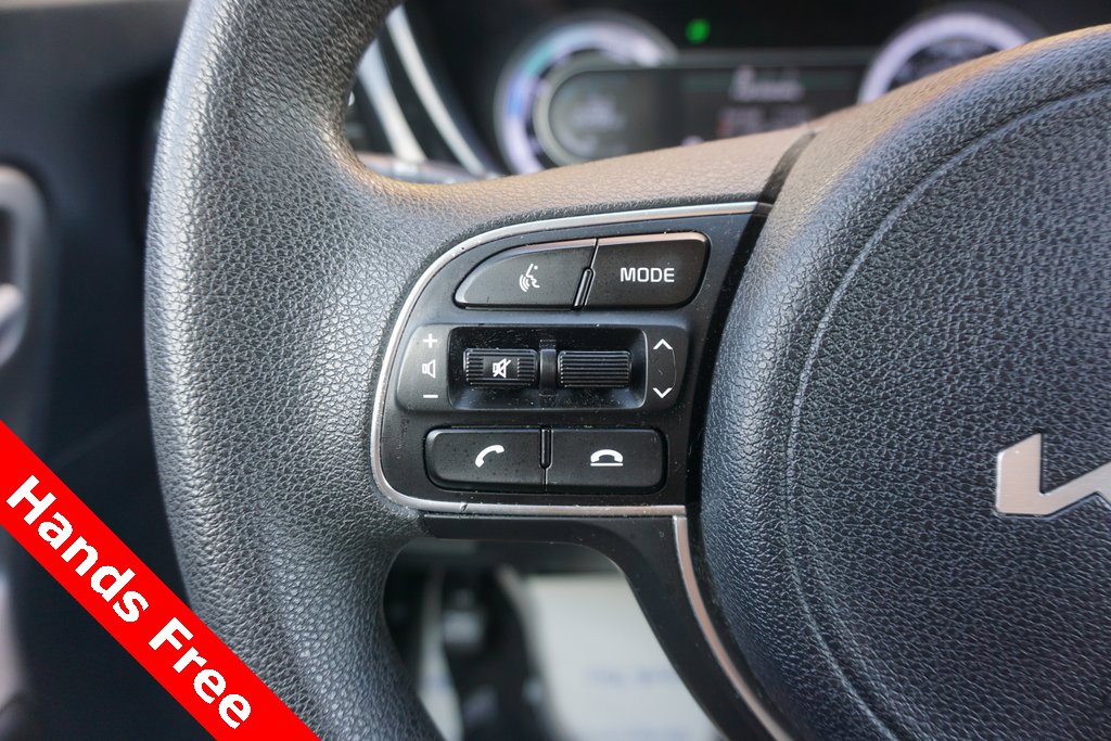2022 Kia Niro LX photo 4