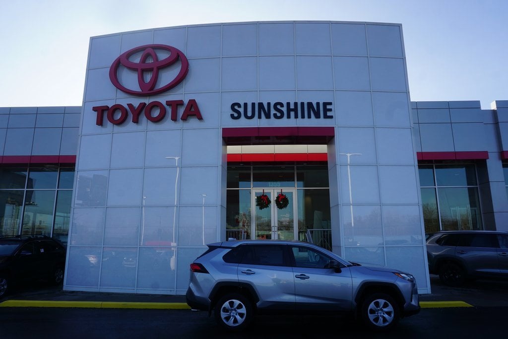 2025 Toyota RAV4 LE's photo