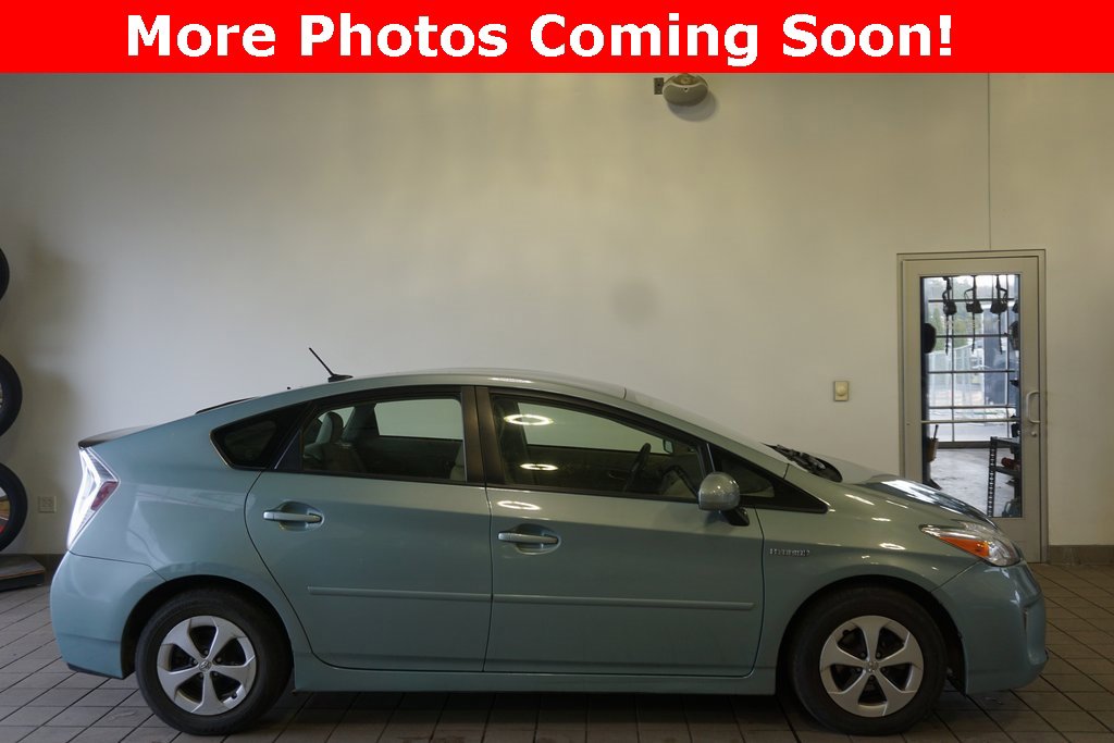 2014 Toyota Prius Three photo 2