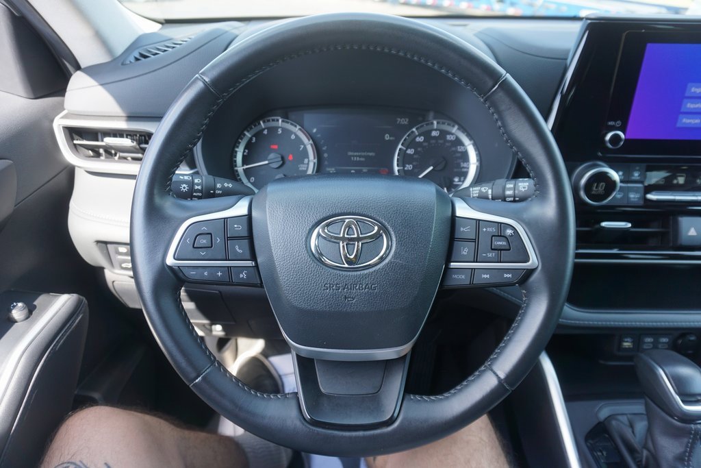 2024 Toyota Highlander LE photo 2