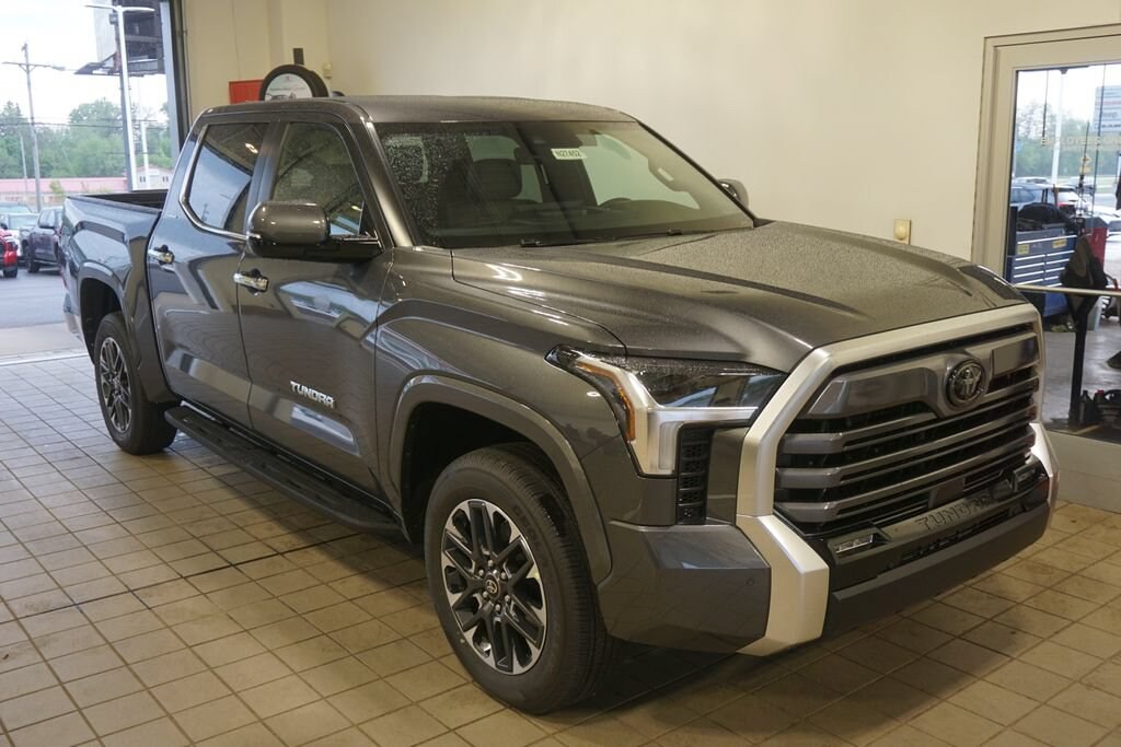 New 2026 Toyota Tundra Limited LIMITED CREWMAX 5.5