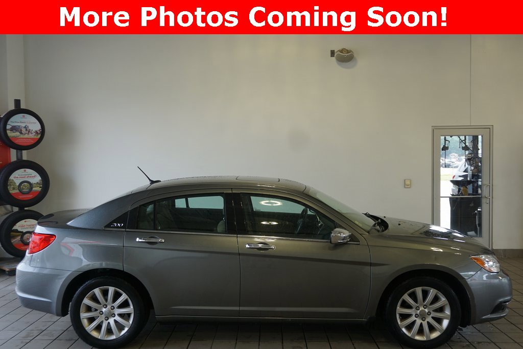 Used 2013 Chrysler 200 Limited with VIN 1C3CCBCGXDN579987 for sale in Springfield, MI