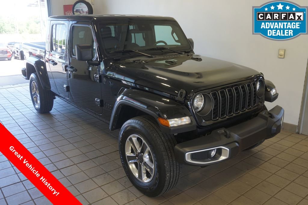 2024 Jeep Gladiator Sport S's photo
