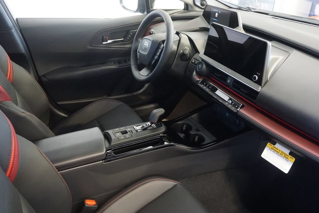 2026 Toyota Prius Plug-in Hybrid XSE Premium - Photo 28