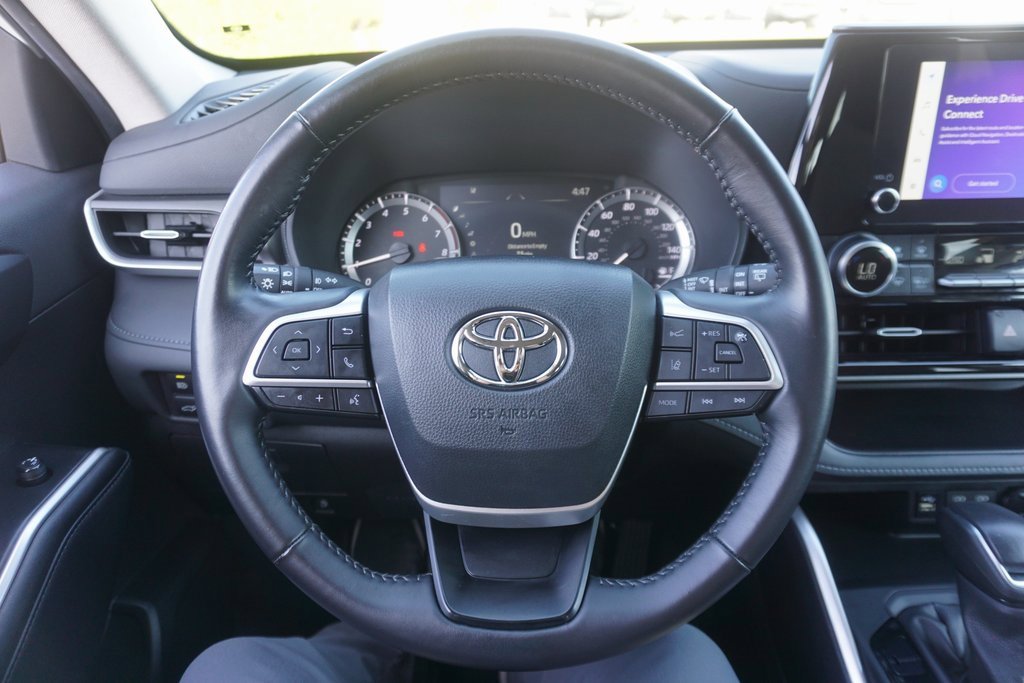 2024 Toyota Highlander LE photo 2