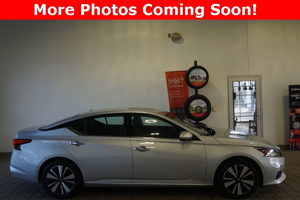 Used 2021 Nissan Altima SL with VIN 1N4BL4EV1MN372361 for sale in Springfield, MI