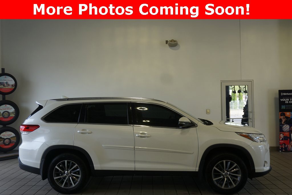 2019 Toyota Highlander XLE photo 2