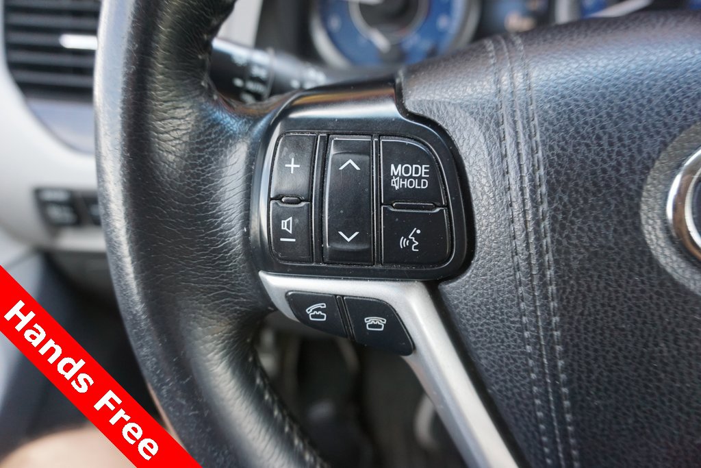2017 Toyota Sienna XLE photo 4
