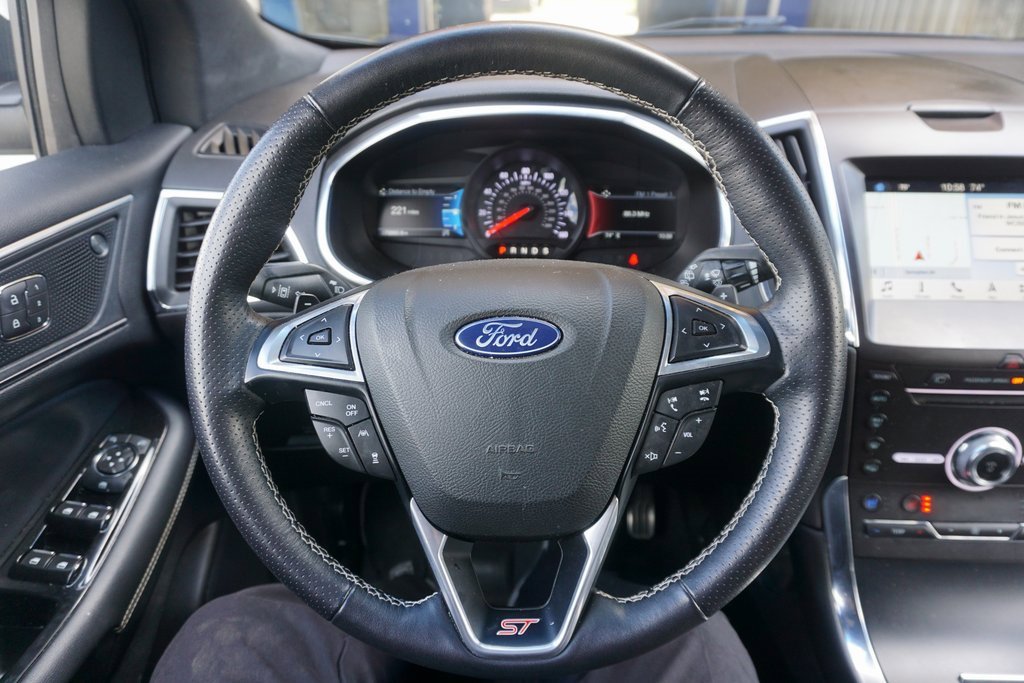 2019 Ford Edge ST photo 3
