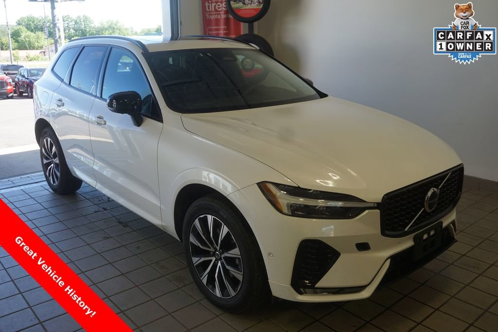 2024 Volvo XC60 B5 Plus Dark Theme AWD's photo