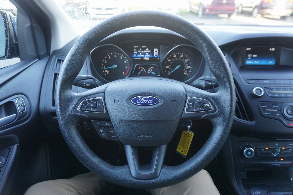 2018 Ford Focus Sedan photo 3