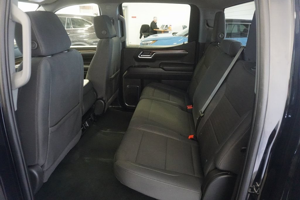 2025 Chevrolet Silverado 1500 LT - Photo 21