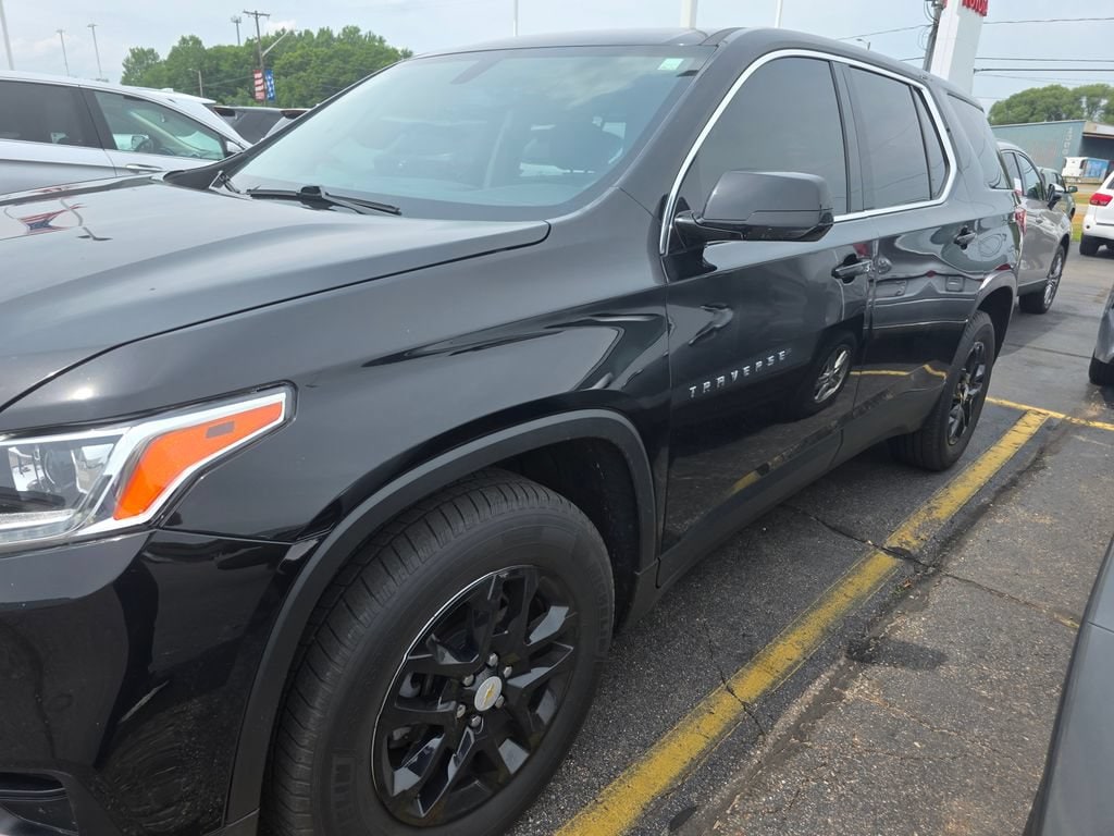 Used 2019 Chevrolet Traverse LS with VIN 1GNEVFKW0KJ220058 for sale in Springfield, MI