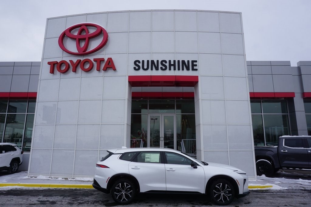 2025 Toyota Crown Signia XLE's photo