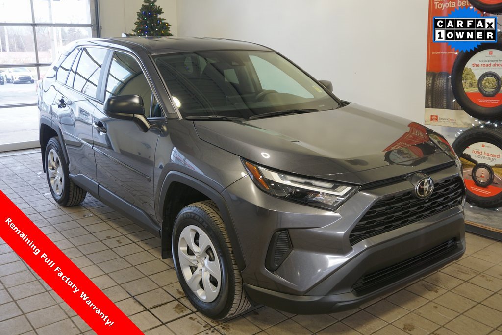 2025 Toyota RAV4 LE's photo