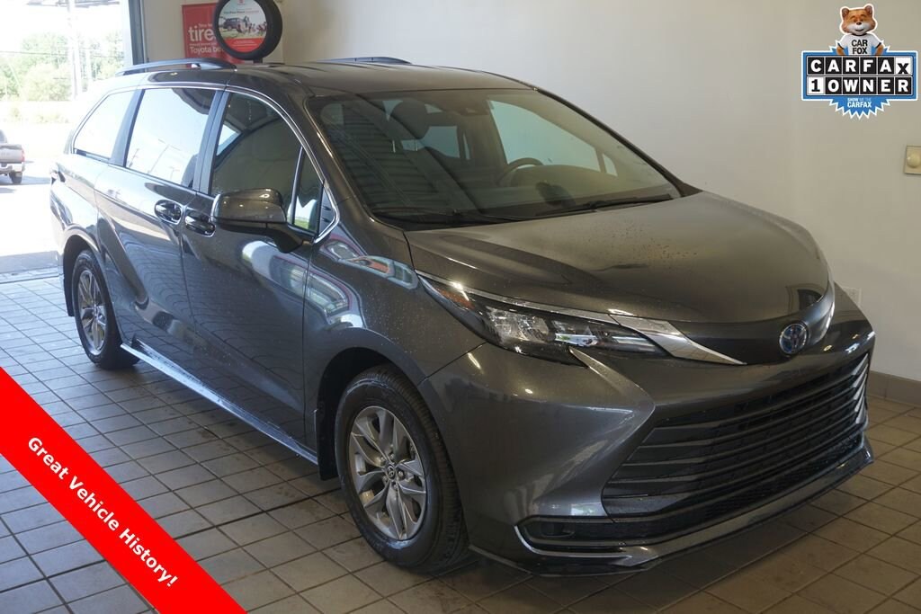 Used 2025 Toyota Sienna LE 8 Passenger Van Passenger Van