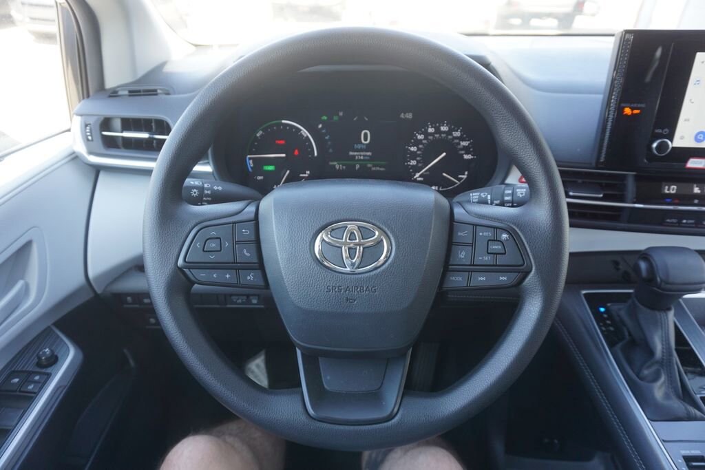 Used 2025 Toyota Sienna LE 8 Passenger Van Passenger Van