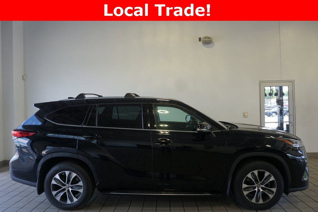 Used 2021 Toyota Highlander XLE with VIN 5TDGZRBH9MS064441 for sale in Battle Creek, MI