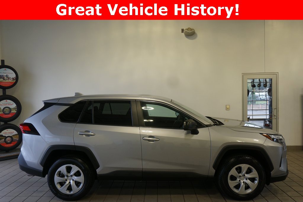 2024 Toyota RAV4 LE photo 2