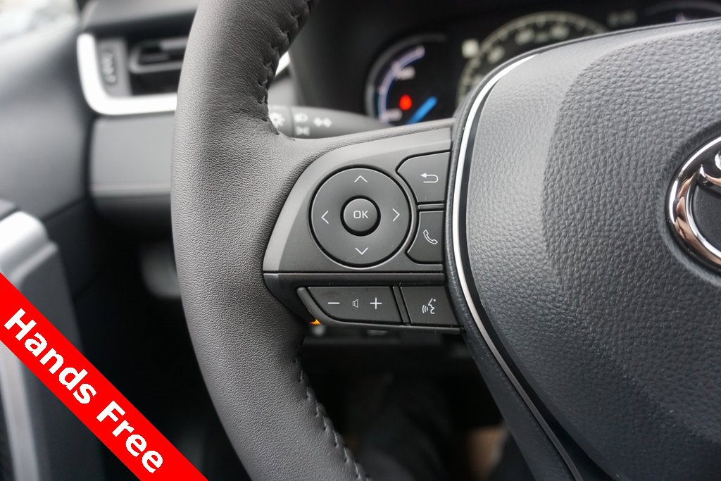 2025 Toyota RAV4 Hybrid XLE photo 3