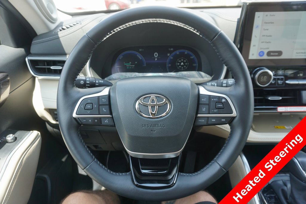 2024 Toyota Highlander Hybrid Limited photo 3