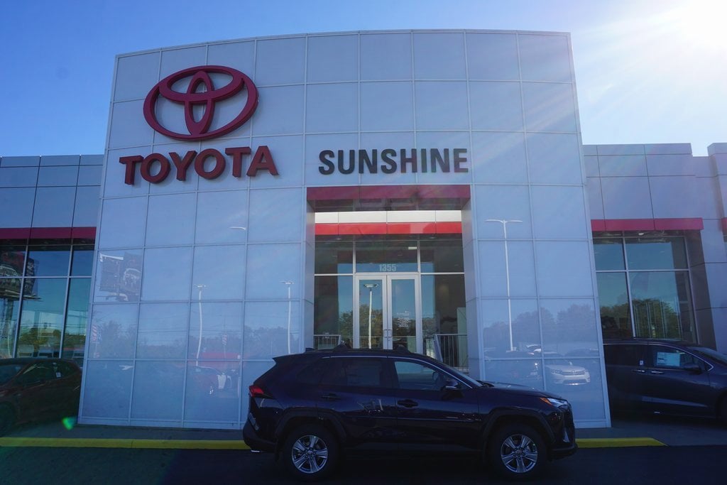 2025 Toyota RAV4 XLE's photo