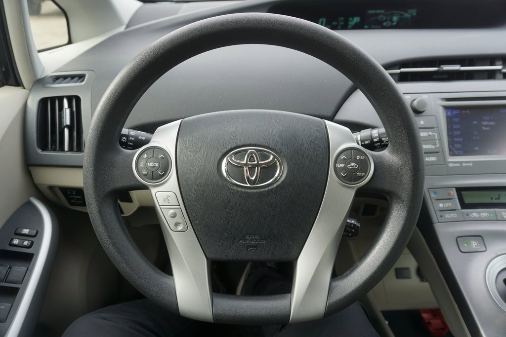 2014 Toyota Prius Three photo 3