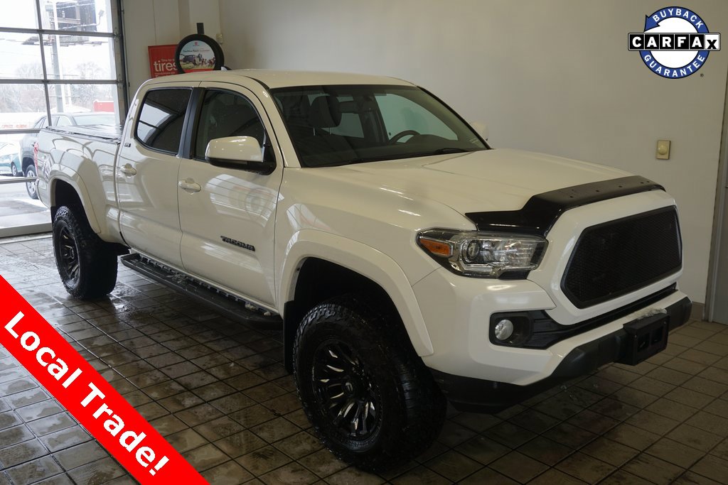2017 Toyota Tacoma SR5's photo