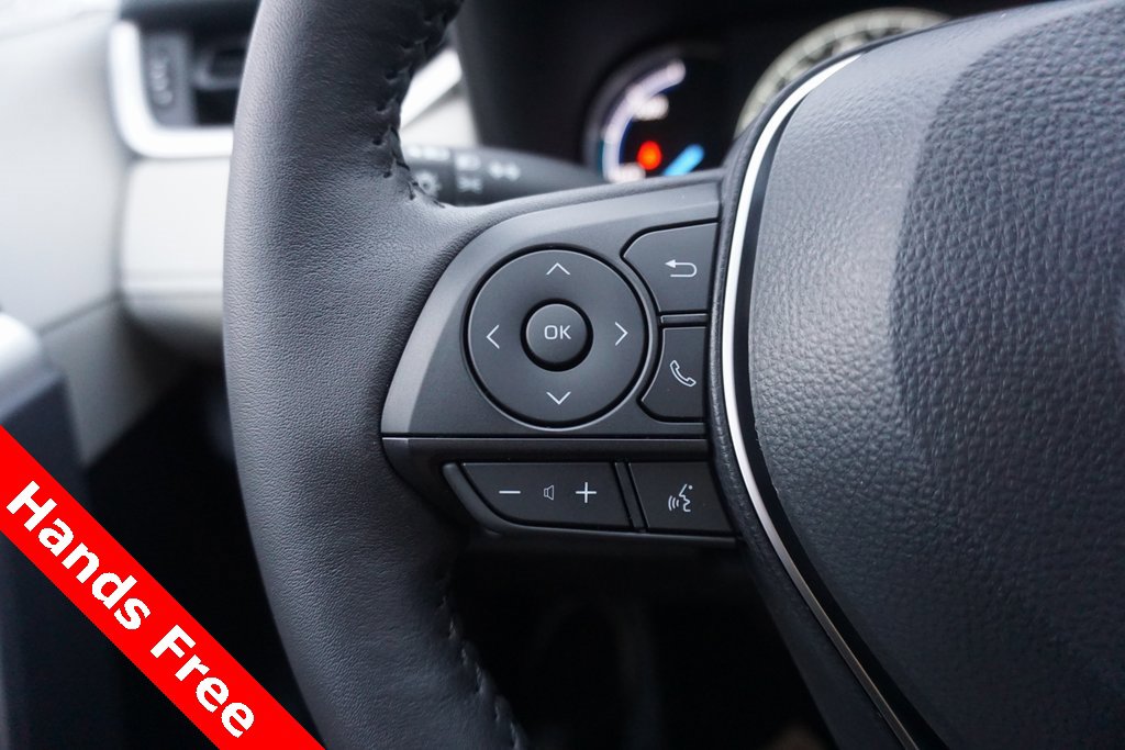 2025 Toyota RAV4 Hybrid XLE photo 3