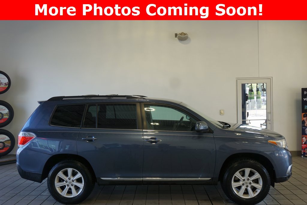 2013 Toyota Highlander Plus photo 2