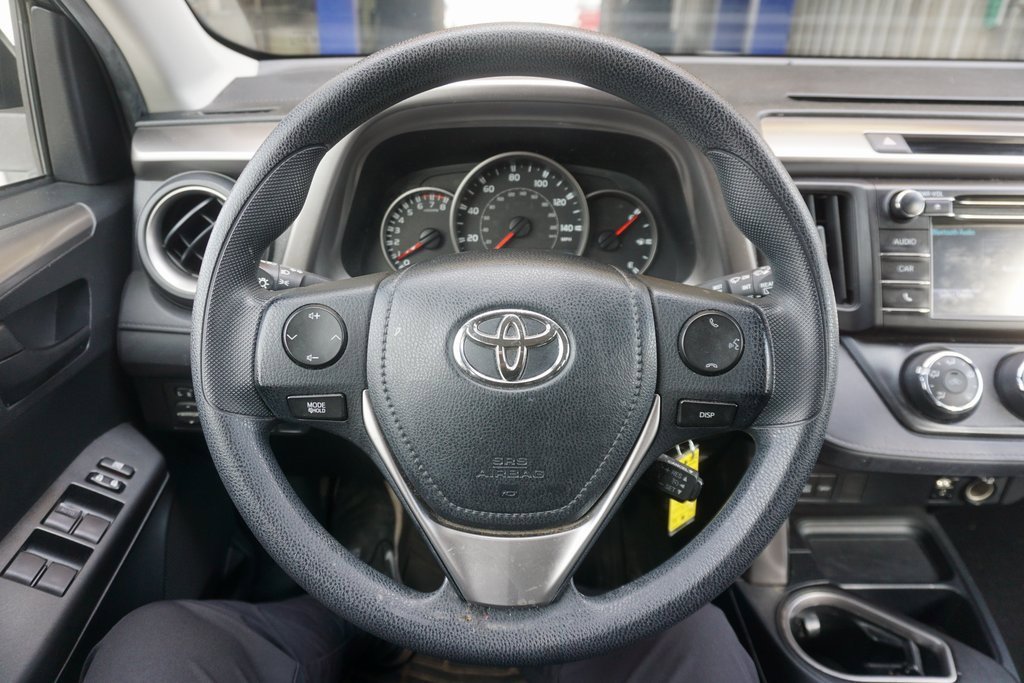 2016 Toyota RAV4 LE photo 3