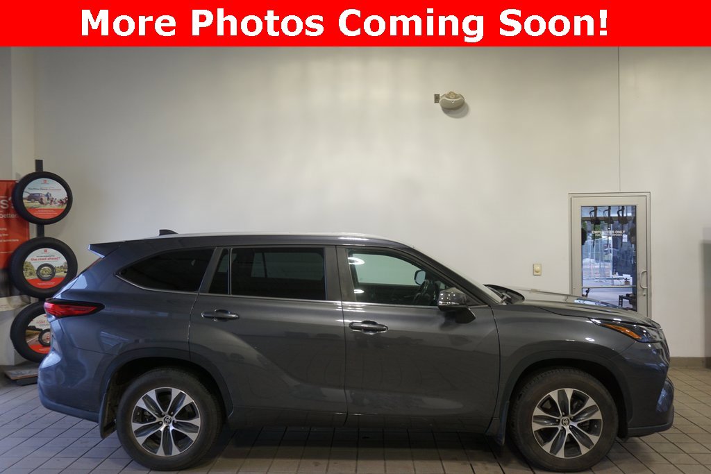 2023 Toyota Highlander XLE photo 2