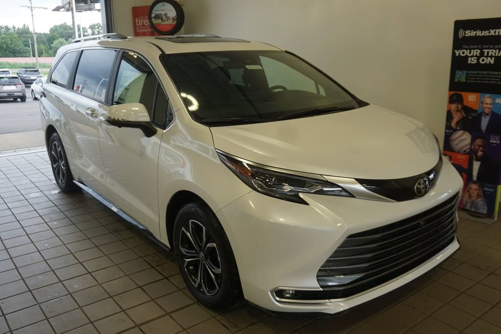 New 2026 Toyota Sienna Platinum 7 PASSENGER