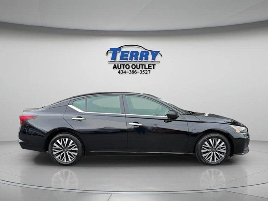 Used 2024 Nissan Altima 2.5 SV Sedan