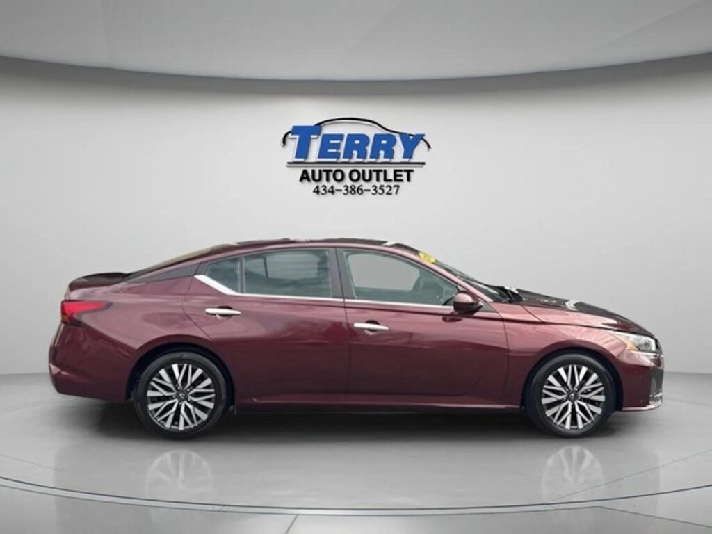 Used 2023 Nissan Altima 2.5 SV Sedan