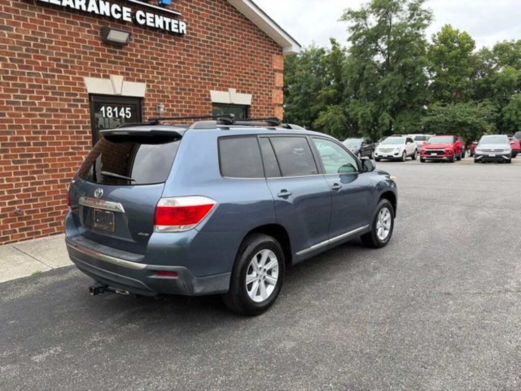 Used 2011 Toyota Highlander SE SUV