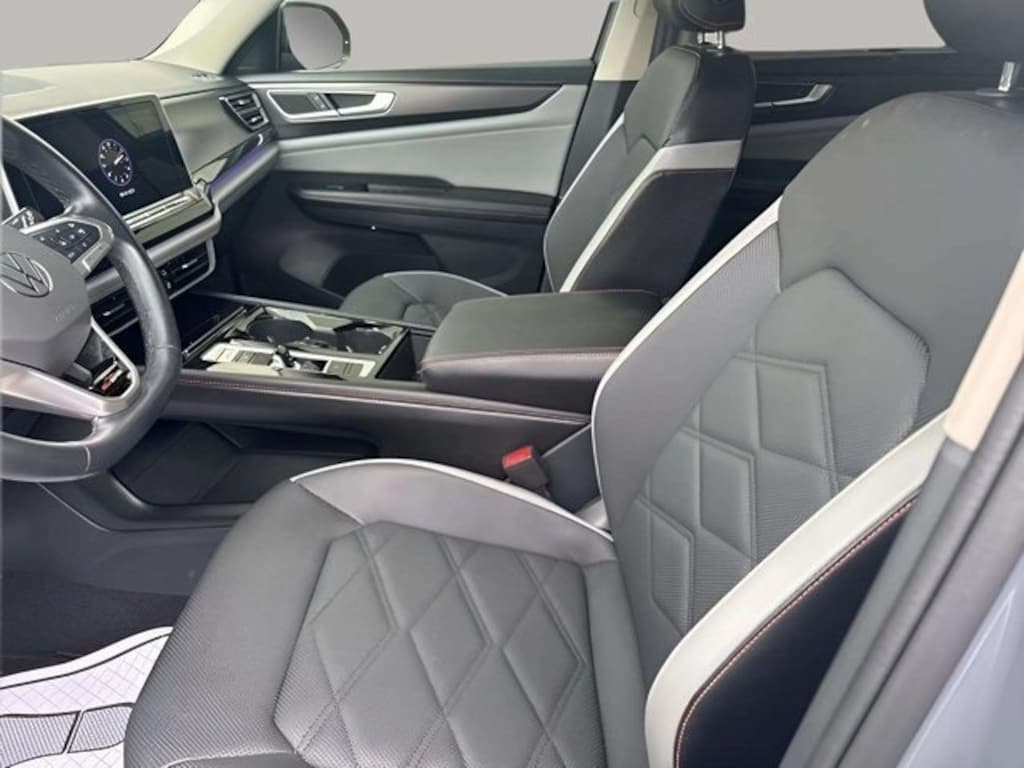 Used 2024 Volkswagen Atlas 2.0T Peak Edition SE w/Technology SUV