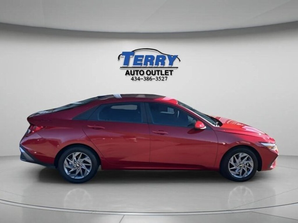 Used 2024 Hyundai Elantra SEL Sedan