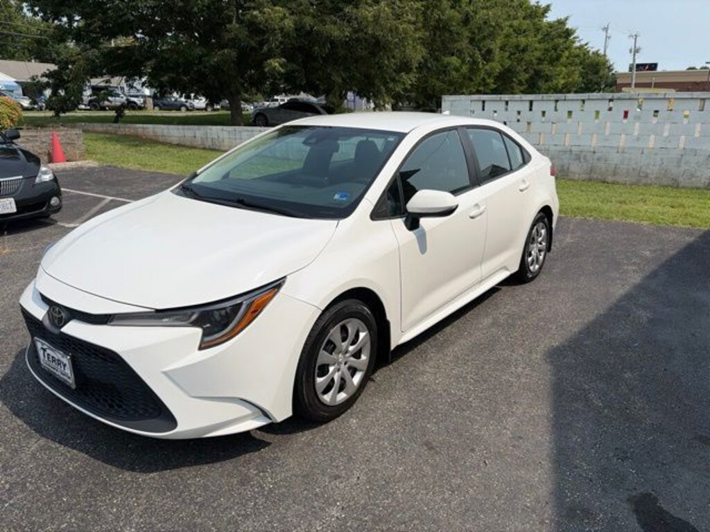 Used 2022 Toyota Corolla LE Sedan