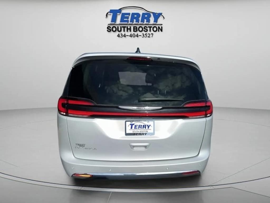 Used 2024 Chrysler Pacifica Touring L Minivan/Van